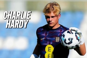 跟隊記者：曼聯接近簽下德比郡16歲門將查理-哈迪