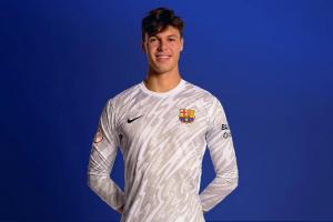 世體：巴薩為應對燃眉之急，緊急召回歸隊門將科亨，他將作為替補馳援一線。