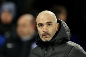 切爾西后防遭遇用人荒，記者報道稱球隊目前僅有巴迪亞西勒、哈托、阿奇姆蓬三名中衛可供征召。