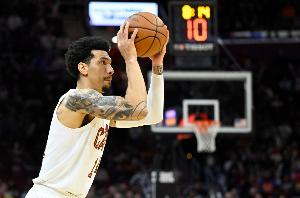 鐵林：完全接受空位3分 但轉換中直接扔不該扔的3分讓比賽像野球