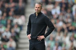 范帥！42歲范佩西本賽季帶費耶諾德7輪6勝1平，不敗戰績領跑荷甲