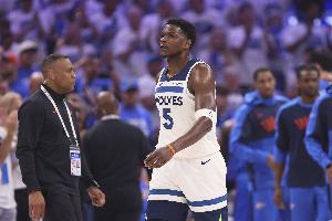 芬奇：華子現在更側重于研究錄像和調整身體狀態，我堅信他擁有爭奪MVP的實力。