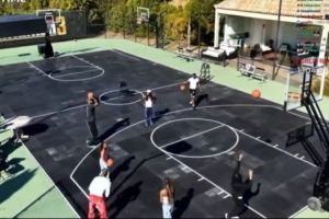 在網紅直播間投三分13僅中2 詹姆斯打趣：我覺得籃筐有點歪