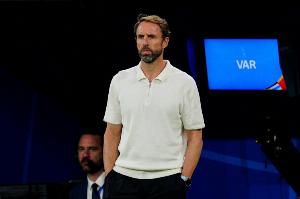 《鏡報》報道，索斯蓋特被視為阿莫林的潛在替代人選，但他本人并無急于重返足壇的計劃。