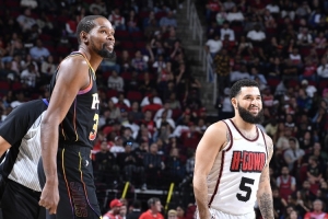 帕金斯認為，杜蘭特在與優秀控衛搭檔時能發揮出更高水平，而在效力太陽隊期間，他身邊缺少這樣的幫手。