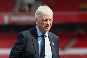 莫耶斯：裁判公司承認霍爾兩張黃牌累計停賽決定值得商榷