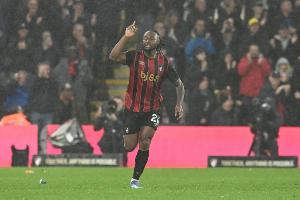 25歲塞梅尼奧英超7輪轟進6球并送出3次助攻，狀態大殺四方，其7000萬鎊的今夏標價令多隊望而卻步。