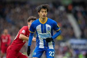 因腳傷影響表現，三笘薫新賽季狀態欠佳，且與新隊友的配合尚未達到默契。