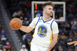 斯潘塞批評墊底隊過度依賴身體，忽視技巧，勇士媒體用表情包回應此番言論，令其感到無語。