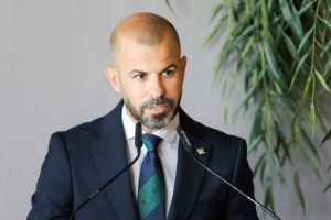 馬卡報：貝蒂斯體育總監賽后威脅主裁判，后者或將面臨處罰