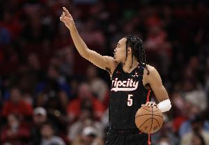 場均貢獻8分2籃板2助攻的高效控衛！獨行俠官方宣布簽下2021年次輪第46順位新秀班頓。