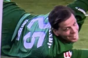 什琴斯尼：丟球后我強忍笑容，尷尬撿球四次盼無人看見。