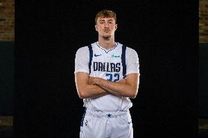 弗拉格：拉塞爾以身作則堪稱典范，我能從他身上獲益良多。