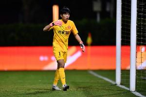 前中超門將王年將成轉型拍短劇，曾踢中乙月薪僅3000，其偶像是王大雷。