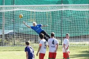 0-10慘敗！82歲老門將首發出場被換下，刷新意大利最年長球員紀錄。