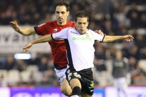 阿爾巴獲瓦倫西亞致敬：效力3年出戰110場，曾在此完成西甲首秀