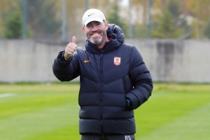 長春氣溫大幅下降，亞泰隊隊員們在嚴寒中堅持訓練，全力備戰保級關鍵戰。