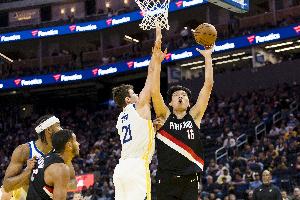 媒體人指出，楊瀚森需要在體能對抗和犯規控制方面加以改進，并表示這是成長過程中每個人都需要經歷的階段。