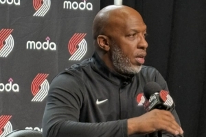 比盧普斯：楊瀚森今晚的表現并不糟糕，勇士隊確實難以對付，他會逐漸適應的。