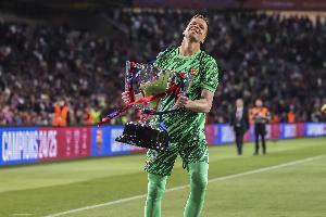 什琴斯尼看好亞馬爾延續巔峰狀態，有望成為世界足壇最佳，并表示樂于向新人傳授經驗。