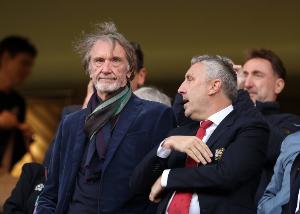 曼聯就新球場問題向球迷征集意見，俱樂部已向球迷發放首份調查問卷。