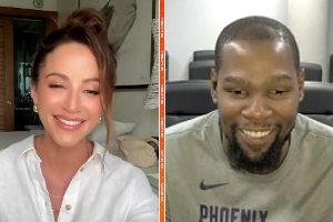 美女主持曬KD首秀數據引熱議，美球迷調侃：別顧著秀恩愛，籃球也要認真打！Shams看了想哭。