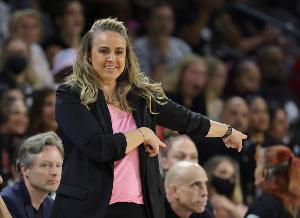 WNBA科爾名宿！哈蒙執教王牌四年豪取三冠！