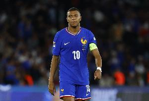 據《馬卡報》報道，在對陣阿塞拜疆的比賽中幾乎踢滿全場后，姆巴佩的腳踝傷情已進一步加重。