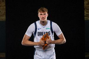 弗拉格：我需更好地與濃眉配合并最大化他的優勢，我們正努力融合中。