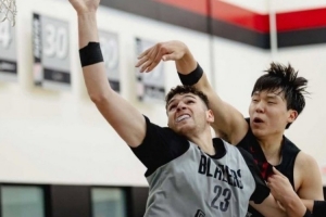 美媒指出，開拓者未來將不得不在楊瀚森和克林根兩者中做出二選一，有觀點認為后者與戈貝爾相似。