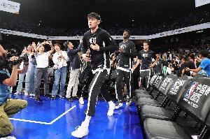 NBA中國賽有望成為曾凡博證明自己的絕佳舞臺，而籃網隊目前內部競爭異常激烈殘酷。