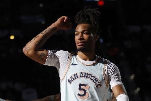 傷愈復出感覺良好，卡斯爾盛贊自己是最佳新秀，直言早已迫不及待重返賽場。