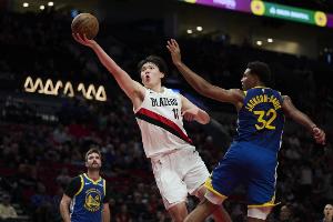 楊瀚森對陣勇士再次犯規，僅1次為掩護犯規；登場4失誤6犯規，多次因掩護犯規被吹罰。