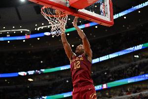 亨特下半場因膝蓋碰撞退賽，阿特金森：無需冒險出戰