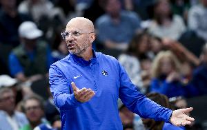 基德談及首發陣容時表示，防守端沒有問題，但進攻有時會停滯，他希望通過空切來創造機會，并加強傳球串聯。