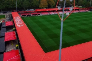 太陽報：英乙球隊索爾福德城對主場進行重大改造，增加球迷區頂棚