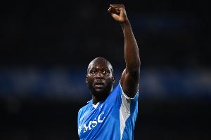 據《米蘭體育報》報道，盧卡庫的目標是在意超杯對陣AC米蘭的比賽中重返賽場。