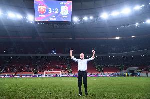 朱藝評價穆斯卡特是一位非常成功的教練，他高壓進攻的特點鮮明，但在戰術靈活性上有所欠缺。