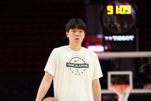 湖記談楊瀚森抹淚：一場季前賽都如此重視，可見其決心。