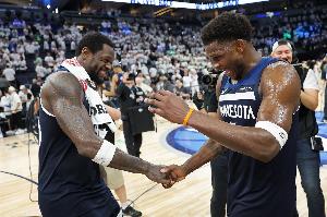 蘭德爾：經過一個賽季的磨合，與愛德華茲的配合愈發默契。