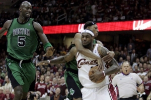 詹母曾想為兒子出頭對自己動手？皮爾斯：我只是阻止了他上籃