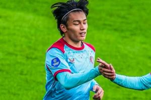 狀態爆棚上田綺世腳后跟破門半場戴帽 9輪11球領跑荷甲射手榜