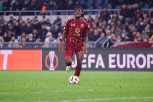 全市場：因未簽下科內且迪烏夫表現未達預期，齊沃難以變陣3421。