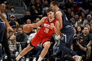 馬龍：申京如今扮演的角色與約基奇相仿，是球隊進攻的樞紐。