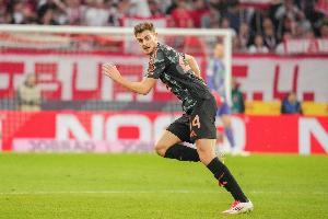 拜仁官方宣布，斯坦尼西奇已回歸球隊合練，而格納布里正在進行個人有球訓練。