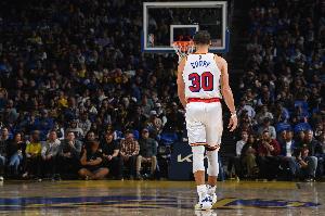 助教：庫里無法在健身房練出最強壯體魄同時保持手感，關鍵在于平衡。