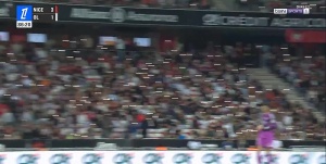 誤將球迷反恐口號聽成恐同口號，法甲裁判鬧烏龍中斷比賽