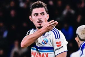 身高1米9的阿根廷中鋒潘尼切利，8場比賽已打進7球，目前領跑法甲射手榜，并在與巴黎的比賽中上演梅開二度。