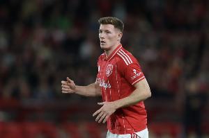 《鏡報》報道，曼聯已加入爭奪諾丁漢森林中場安德森的行列，曼城與切爾西同樣對他有意。