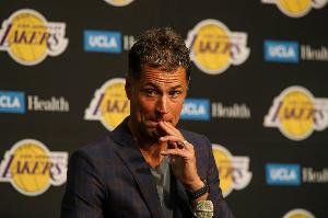 佩林卡這次麻煩大了！白白浪費詹姆斯巔峰期，自己卻穩坐釣魚臺，新老板還能忍多久？